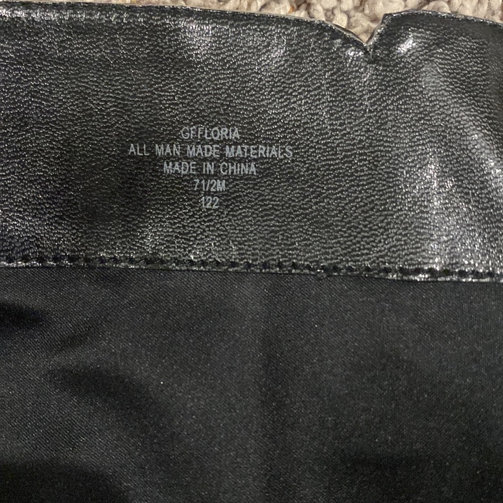 Guess Boots - Picture 6 of 7